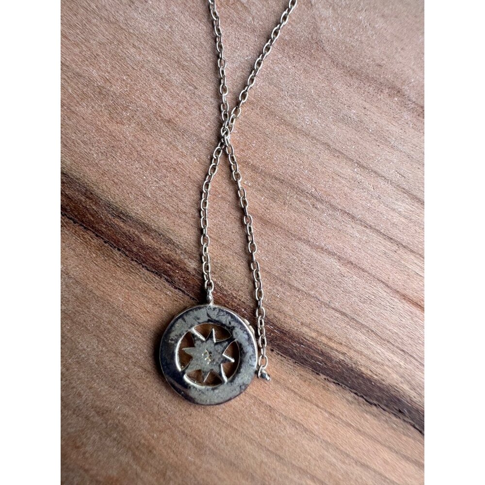 Compass Pendant Necklace In Sterling Silver With Delicate Chain 17 1/2" - Picture 3 of 9